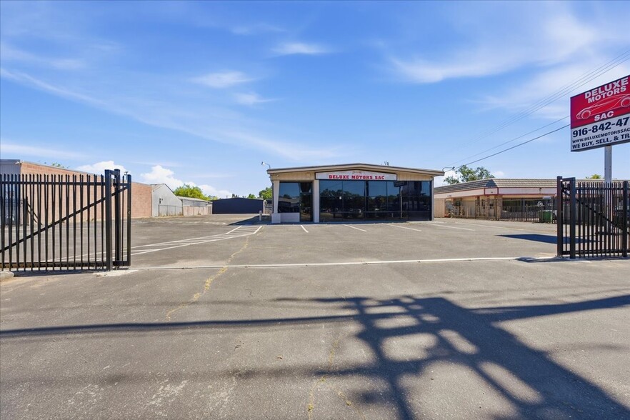 More Photos Of 4554 Auburn Blvd, Sacramento Auto Dealership For Sale