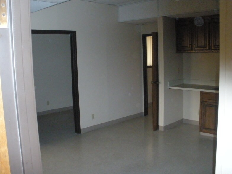 More Photos Of 2231 Peggy Ln, Garland Medical For Sale