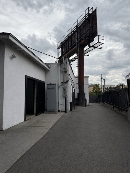 More Photos Of 1259 S La Brea Ave, Los Angeles General Retail For Lease