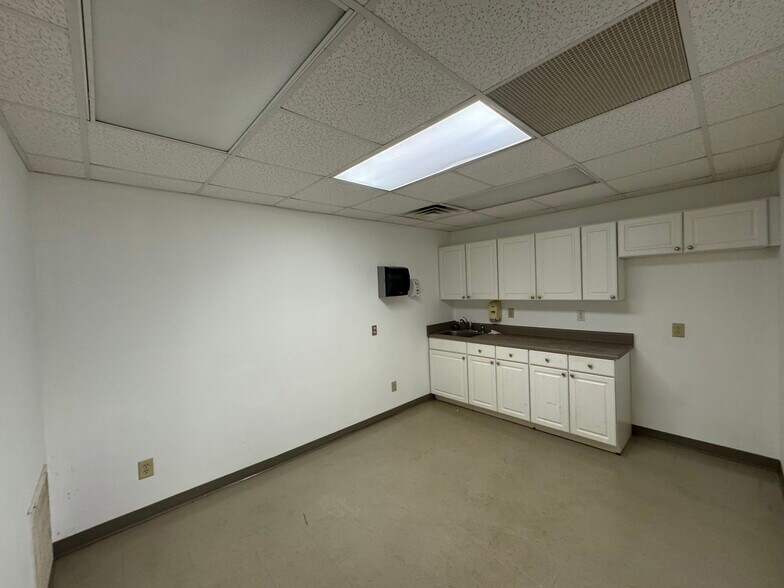 More Photos Of 540 N Main St, Jasper Storefront Retail Office For Lease