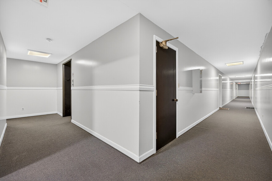 More Photos Of 27 Imlay St, Hartford Apartments For Sale