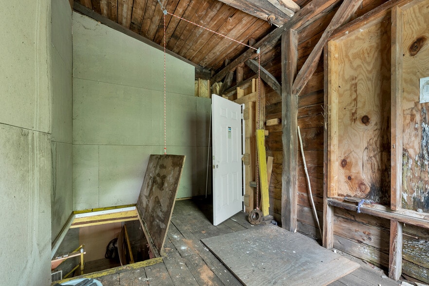 More Photos Of 22 Main St, Ashland Warehouse For Sale