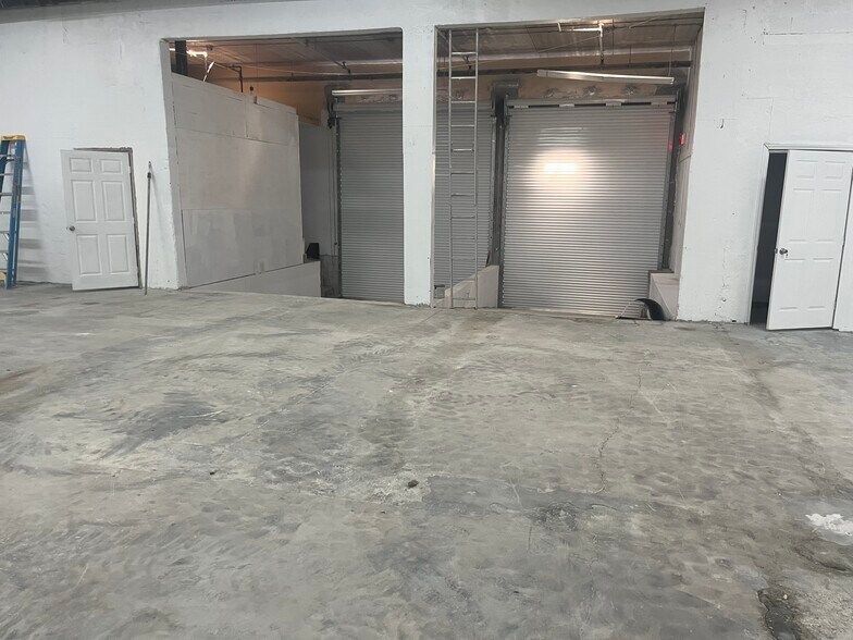 More Photos Of 760 W 28th St, Hialeah Warehouse For Lease