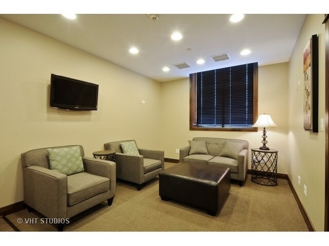 More Photos Of 2132 Green Bay Rd, Highland Park Office For Lease