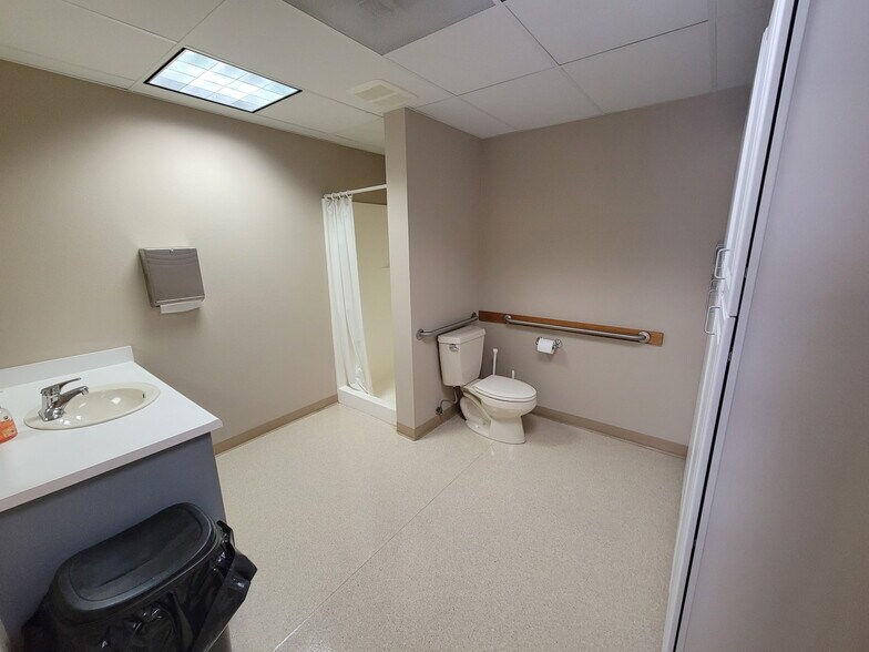 More Photos Of 354 NE Dekalb Ave, Bend Office For Lease