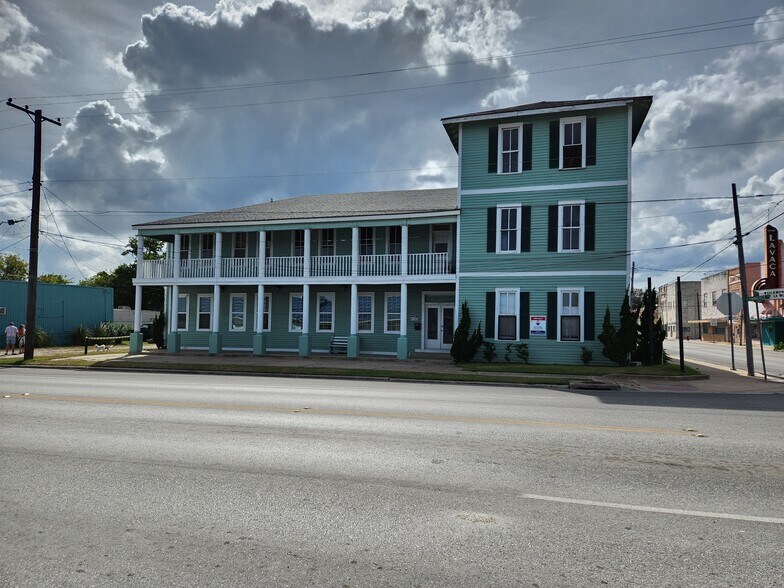 More Photos Of 101 S Commerce St, Port Lavaca Hotel For Sale