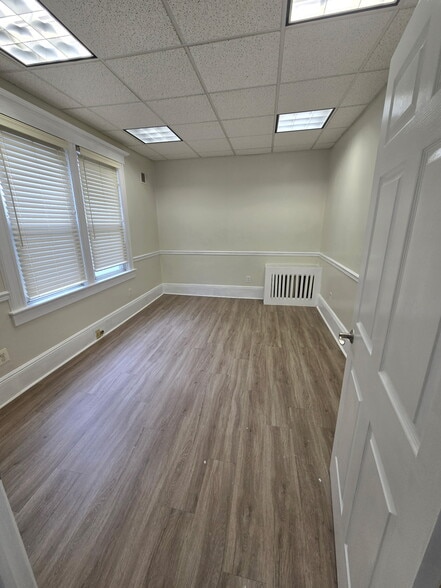 More Photos Of 7247 Amboy Rd, Staten Island Office Residential For Lease