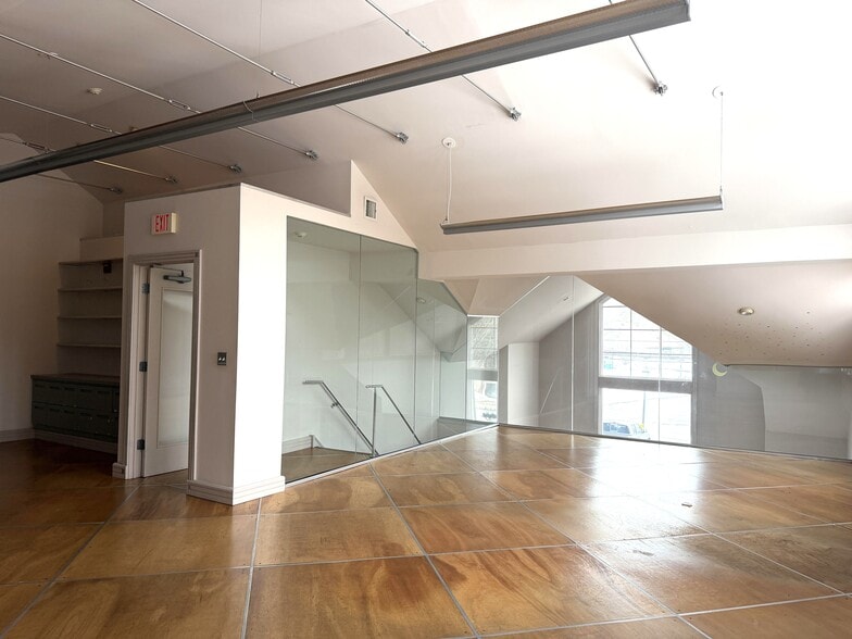 More Photos Of 1118 General Washington Memorial Blvd, Washington Crossing Office For Lease