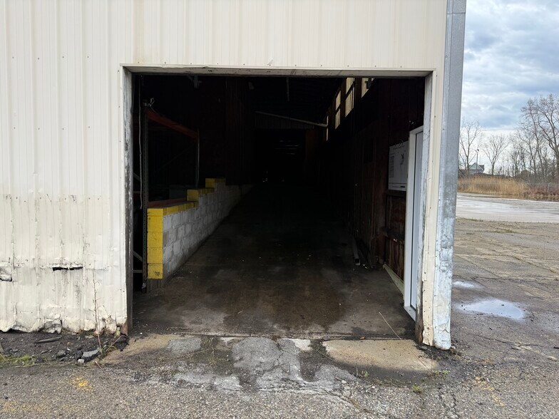 More Photos Of 11740 Dixie Hwy, Birch Run Truck Terminal For Lease