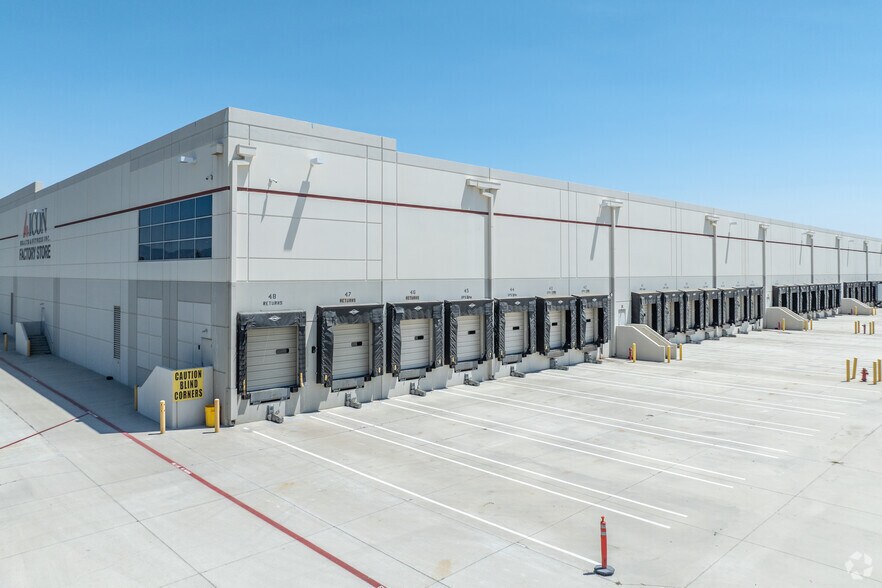 More Photos Of 630 Nicholas Rd, Beaumont Distribution For Lease