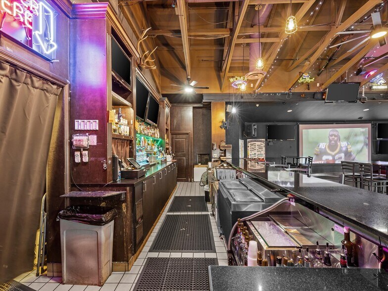 More Photos Of 14417 124th Ave NE, Kirkland Bar For Sale