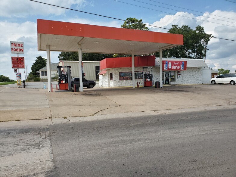 Primary Photo Of 1424 E Noble Ave, Guthrie Convenience Store For Sale