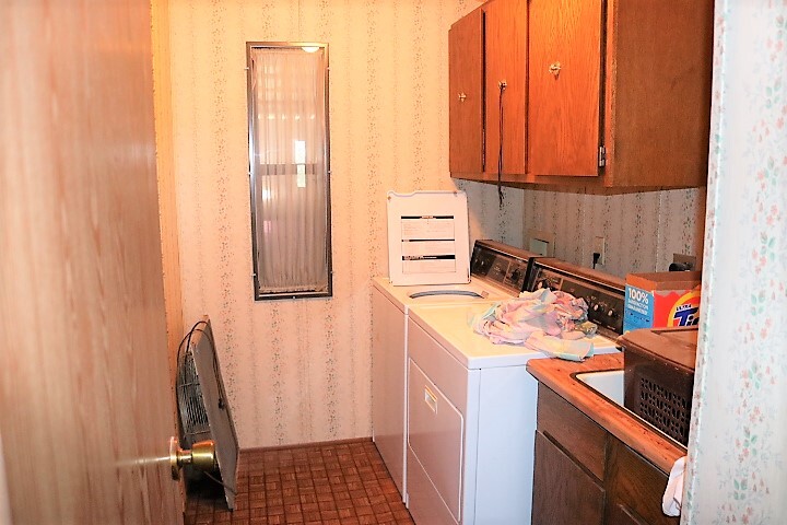 More Photos Of 127 Clayton Rd, Raton Bar For Sale