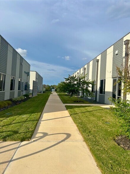 More Photos Of 4318 De Zavala Rd, San Antonio Medical For Sale