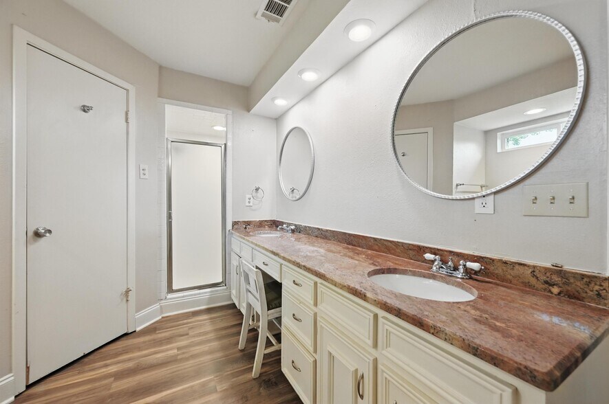 More Photos Of 300 Paul Wilson Rd, Wylie Showroom For Lease