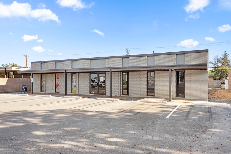 More Photos Of 2003 W Wall St, Midland Office For Lease
