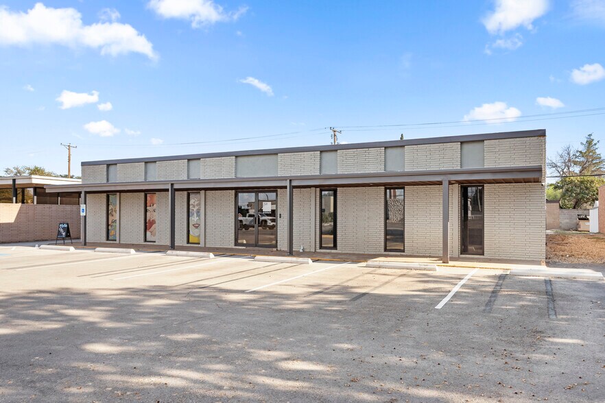 More Photos Of 2003 W Wall St, Midland Office For Sale