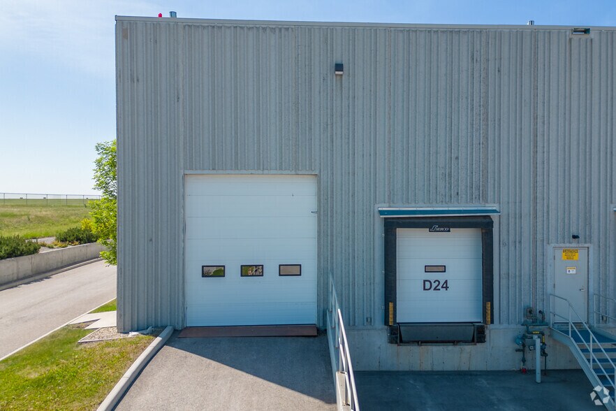 More Photos Of 10710 25th St NE, Calgary Warehouse For Lease