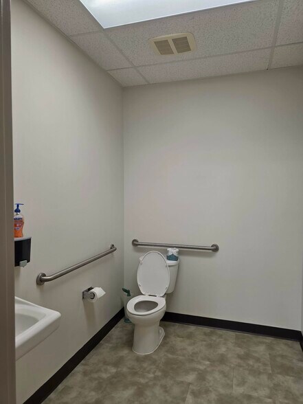 More Photos Of 630 Brooker Creek Blvd, Oldsmar Service For Sale