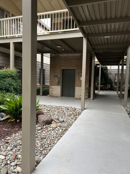 More Photos Of 1060-1064 Laskin Rd, Virginia Beach Office For Sale