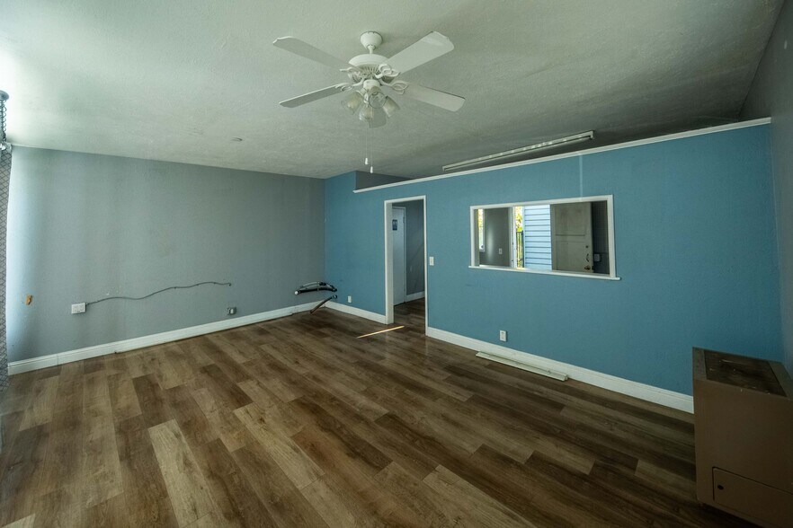 More Photos Of 115 E Walnut St, Lodi Freestanding For Sale