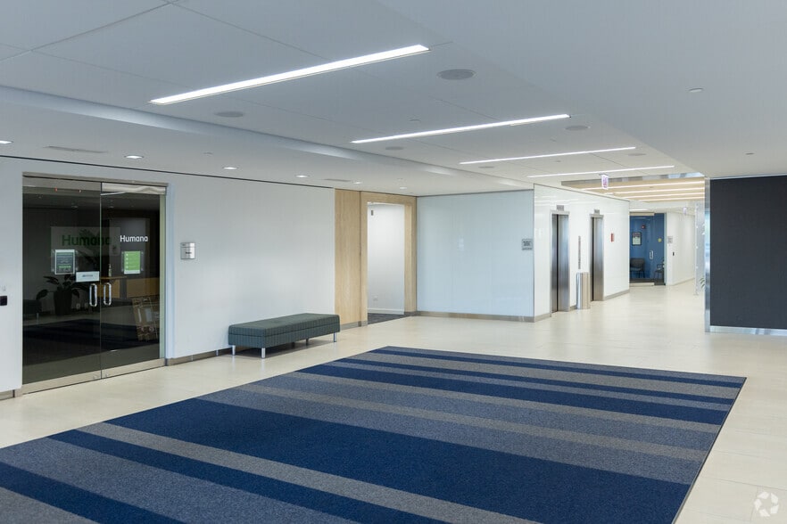 More Photos Of 2301 W 22nd St, Oak Brook Office For Lease