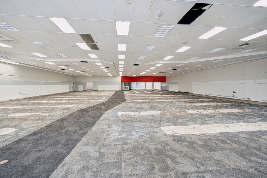 More Photos Of 119 W Marshall Ave, Longview Freestanding For Lease