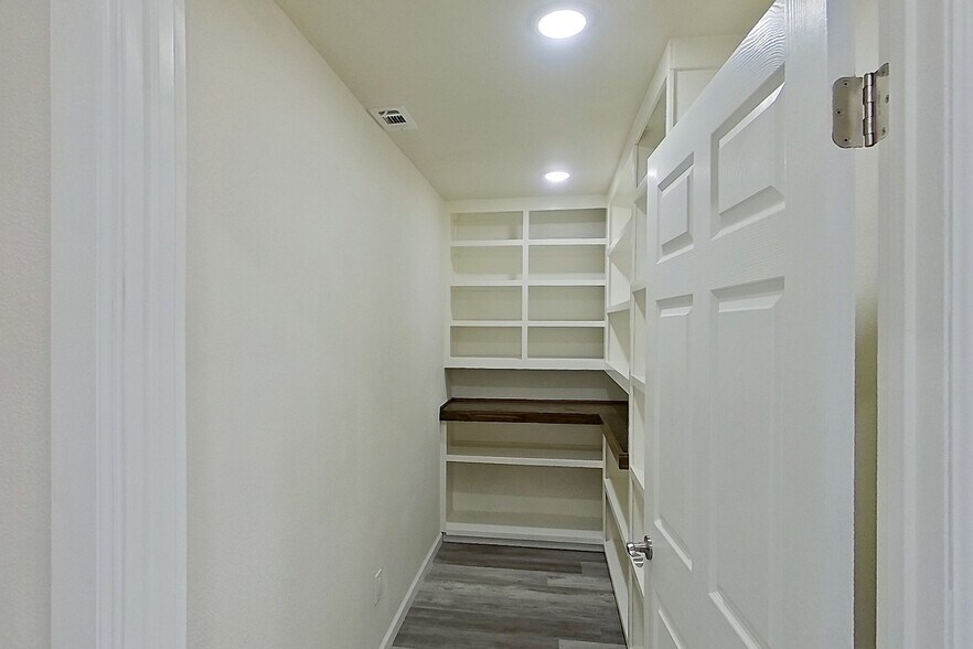 More Photos Of 26519 Oak Ridge Dr, Spring Storefront Retail Office For Sale