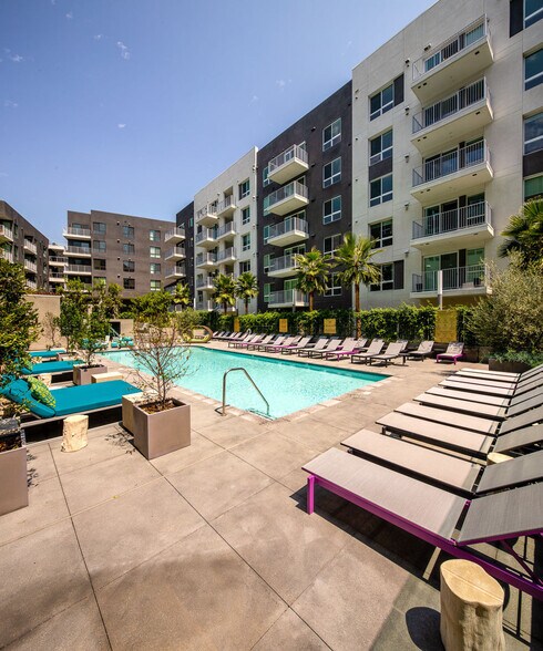 More Photos Of 1331 N Cahuenga Blvd, Los Angeles Apartments For Lease