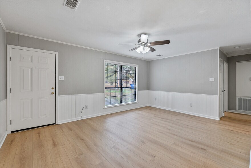 More Photos Of 16 Linder Rd, Greenbrier Apartments For Sale