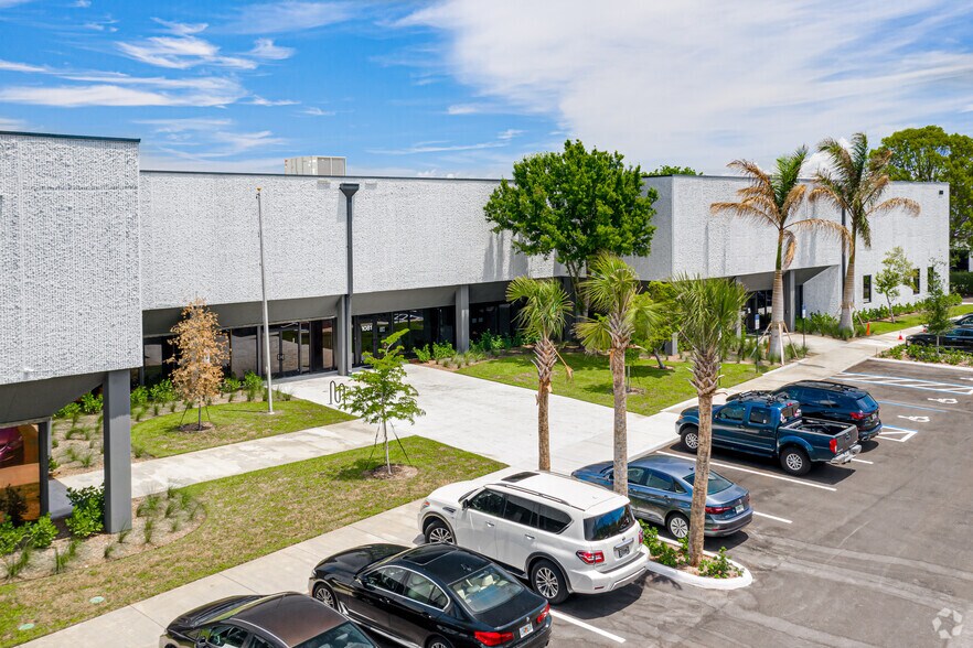 More Photos Of 1081 Holland Dr, Boca Raton Warehouse For Lease