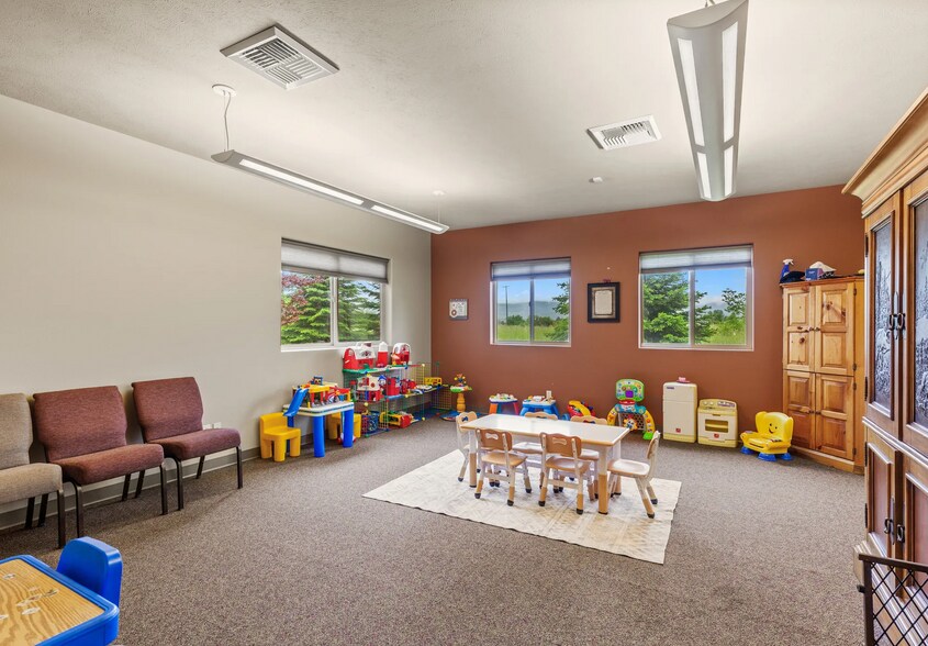 More Photos Of 6701 N Idaho Rd, Newman Lake Lodge Meeting Hall For Sale