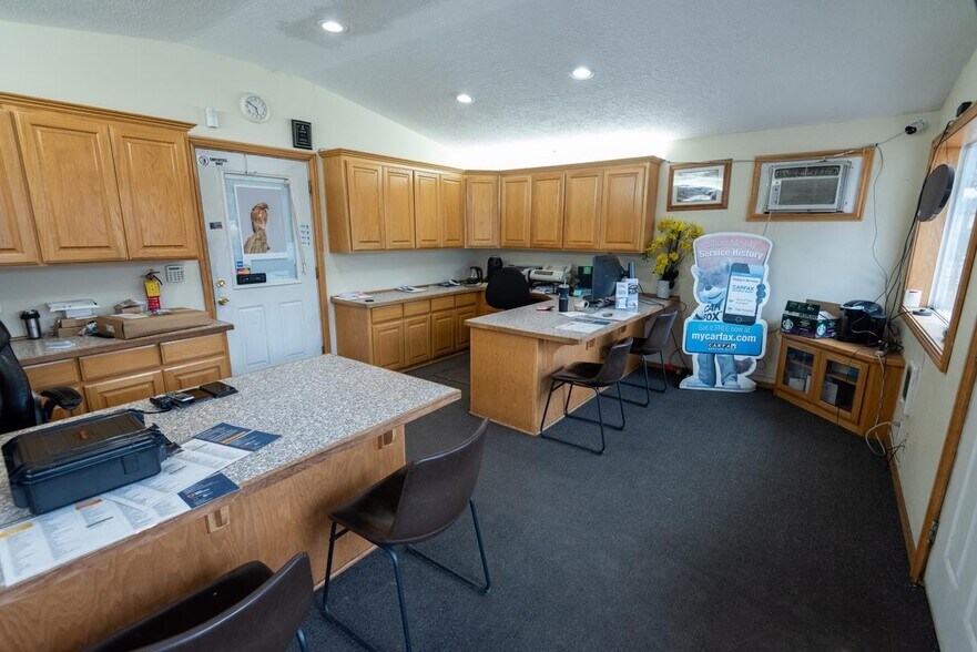 More Photos Of 785 E 3rd St, Lafayette Auto Dealership For Lease