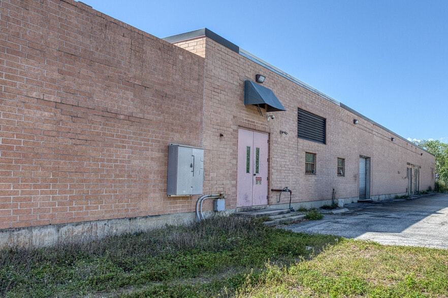More Photos Of 1800 University Pky, Sarasota Warehouse For Sale