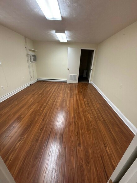 More Photos Of 5626 Southwestern Blvd, Arbutus Office For Lease