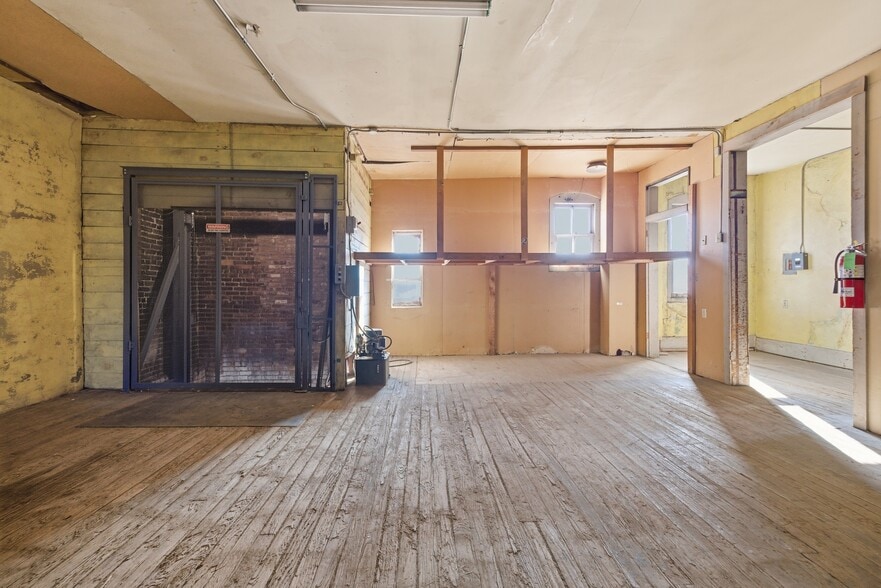 More Photos Of 200 E Main St, Oklahoma City Manufacturing For Sale