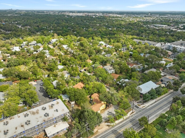 More Photos Of 2710 Manor Rd, Austin Office For Sale