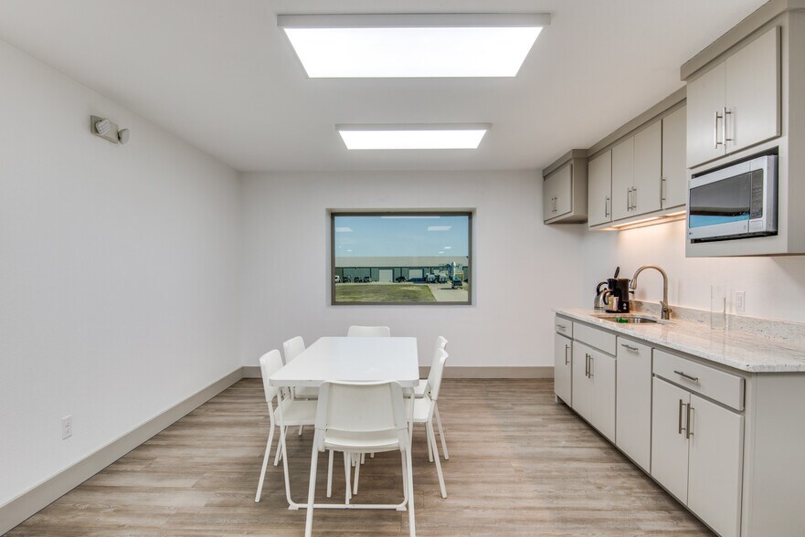 More Photos Of 1115 jc lane, Pilot Point Unknown For Lease