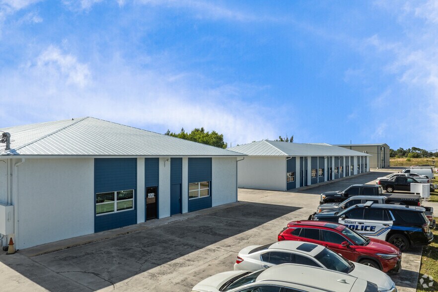 More Photos Of 3054-3076 SE Dominica Ter, Stuart Warehouse For Lease