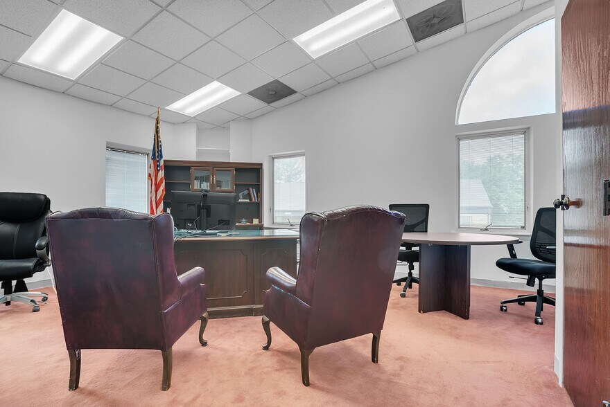 More Photos Of 4609 Pinecrest Office Park Dr, Alexandria Medical For Sale