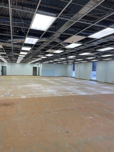 More Photos Of 543 W Algonquin Rd, Arlington Heights Warehouse For Sale