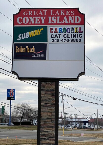 More Photos Of 38425-38441 Grand River Ave, Farmington Hills General Retail For Lease