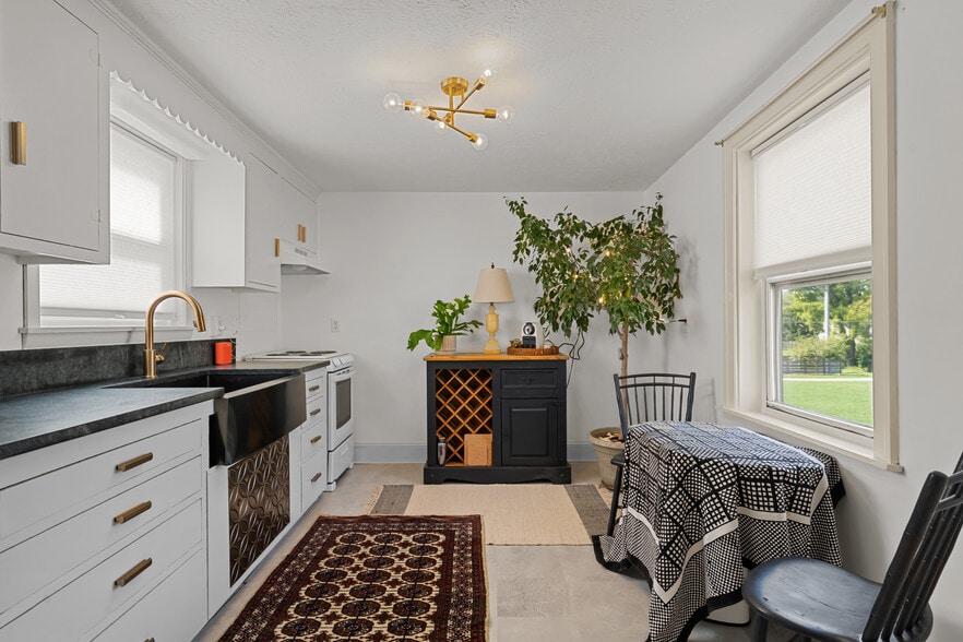 More Photos Of 238 E King St, Strasburg Storefront For Sale