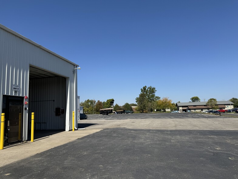 More Photos Of 1203 Badger St, Yorkville Warehouse For Lease