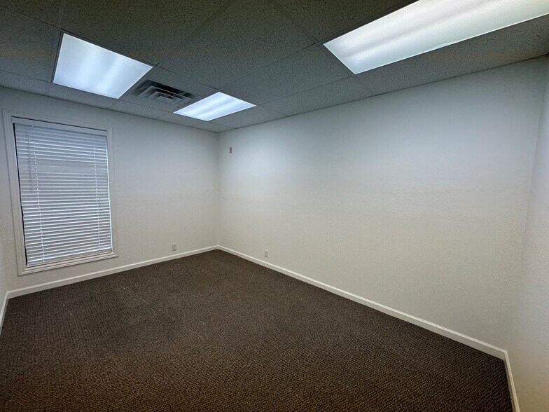 More Photos Of 12343 Hymeadow Dr, Austin Office For Sale