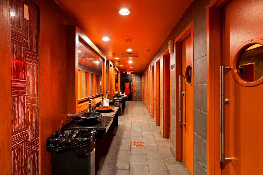 More Photos Of 10333 E Technology Blvd, Dallas Bar For Sale