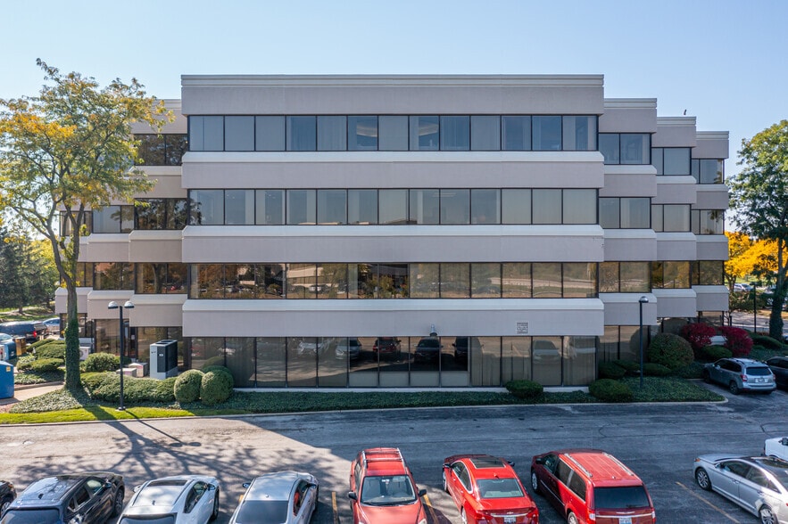 More Photos Of 360 W Butterfield Rd, Elmhurst Medical For Lease