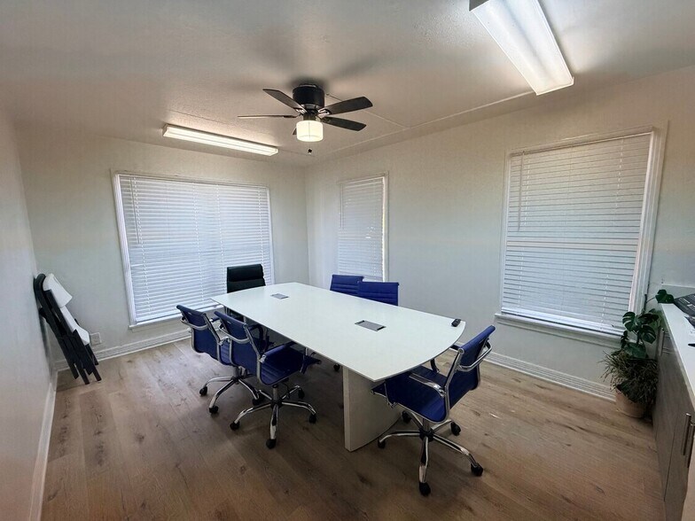 More Photos Of 2006 Commonwealth Dr, Houston Office For Lease