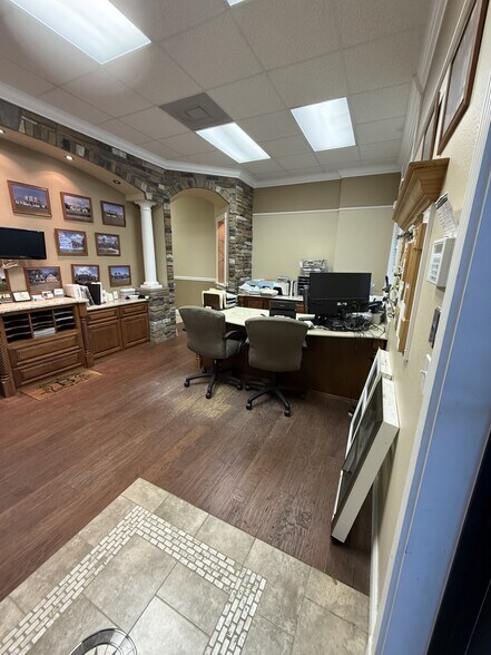 More Photos Of 101-131 E 13th St, Saint Cloud Office For Lease