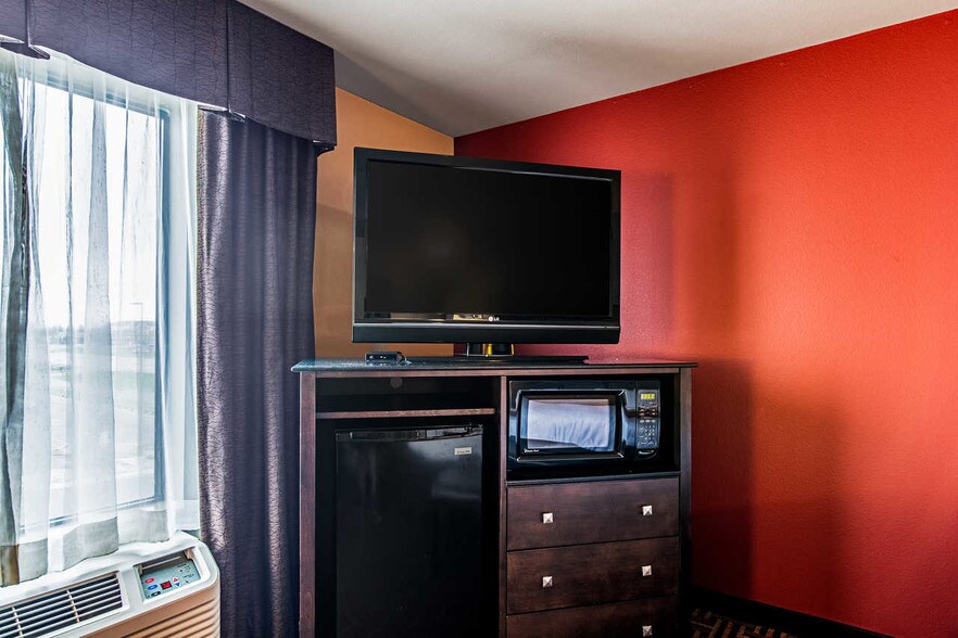 More Photos Of 3420 S Broadway, Minot Hotel For Sale